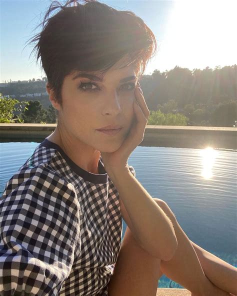 Selma Blair Shares Health Update For Relaxing Beach Thanksgiving