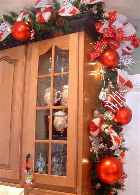 Clever zoning, sound control and a cohesive decorating approach are all key factors. house of decor: Christmas Décor for the Kitchen