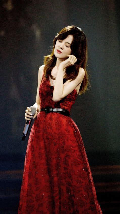 Please download one of our supported browsers. "Nữ hoàng nhạc OST" Úc Khả Duy đã "lột xác" như thế nào ...