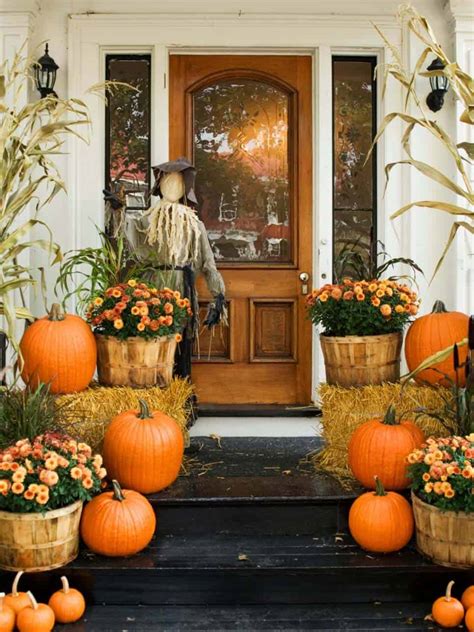 Welcome the fall to your porch by dressing your front bench with autumn themed decor ideas like a warm blanket, seasonal pillow, and of course, pumpkins! 46 of the Coziest Ways to Decorate your Outdoor Spaces for ...