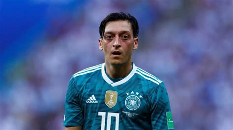 Футбол, хоккей, теннис, баскетбол и другие виды спорта! Özil-Berater schießt gegen DFB-Stars - Fußball | SportNews.bz