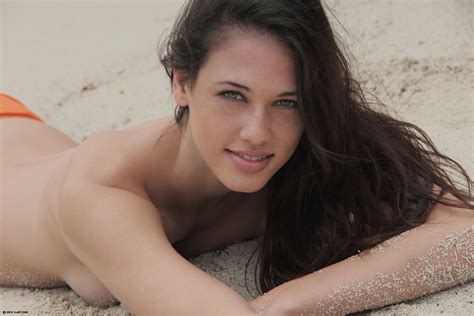Bikini Babe Tiffany Thompson Teasing On Beach Porn Pictures Xxx Photos