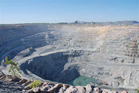 Uranium miners were exposed to mining dust, thought to cause lung disease. File:Ranger Uranium Mine 01.jpg - Wikimedia Commons