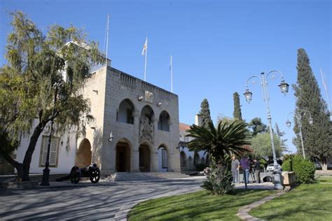Στο προεδρικό μέγαρο έφτασε στις 19.30 ο μπαράκ ομπάμα, για το επίσημο δείπνο προς τιμήν του. ΜΕΓΑΡΟ ΠΡΟΕΔΡΙΚΟ - Larnakaonline.com.cy