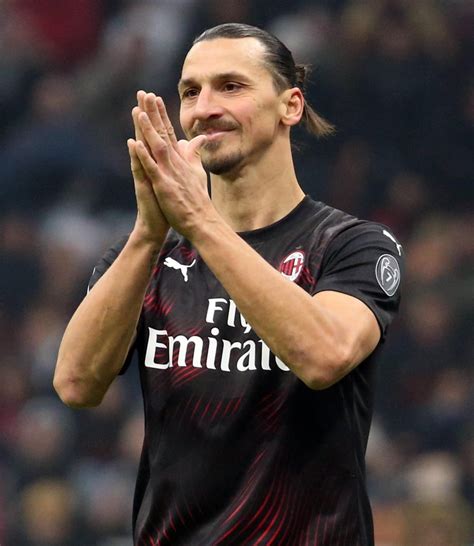 He received his first pair of football boots at the age of five and it was. Zlatan Ibrahimović objavio fotografiju s Maradonom uz ...