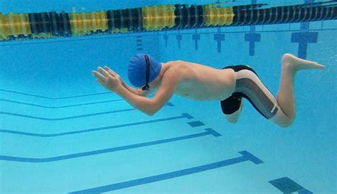 5 Tahapan Penting Belajar Cara Berenang Gaya Dada Yang Benar