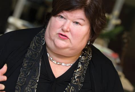 Maggie celine louise de block (ˈmɛɡi sɛˈlin luˈis də ˈblɔk, born 28 april 1962) is a belgian physician and politician of the open vld who has been chairing her party's group in the chamber of representatives since 2020. Maggie De Block devient cheffe de groupe Open Vld à la Chambre - Pharma-Sphere