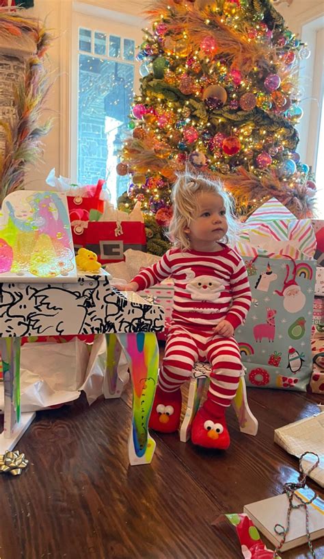 Jessica Simpson Shows Off Lb Weight Loss In Christmas Pajamas