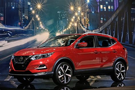 The hood has been completely redesigned with more graceful curves, while the front bumper juts out boldly. 2020 Nissan Rogue Sport SV AWD Review: A Good Car To ...