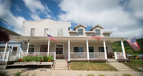 Lanesboro MN Hotel - Root River Trail | Cottage House Inn