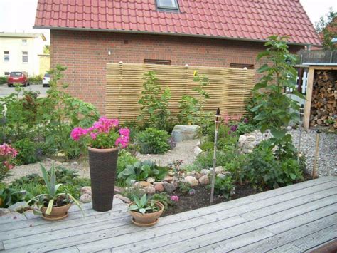 Denken sie beim gärtnern in neuen dimensionen und. Gartengestaltung Sichtschutz Beispiele | Sichtschutzzaun ...