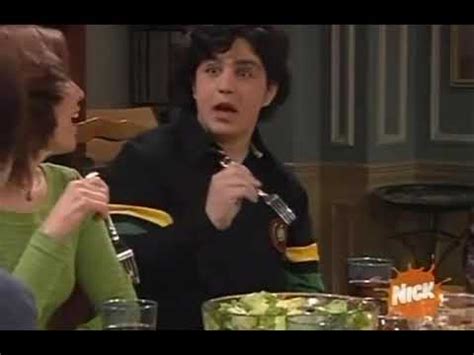 Mientras, drake y josh tienen un oficial de libertad condicional, perry gilbert, quien hace todo lo posible porque drake y josh cumplan con su promesa. Drake and josh fight over a foam finger - YouTube