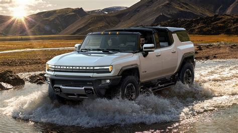 Gmc Unveils Its 2024 Hummer Ev Suv With 830 Hp And Extreme Off Road