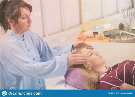 Professional Reiki Healer Doing Reiki Stock Image Image Of Caucasian