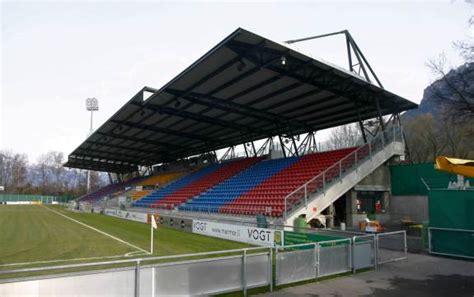 Als sich seine mitspieler von den fans für eine durchwachsene leistung feiern ließen, humpelte marco russ schon aus dem stadion. FC Vaduz vs. Yverdon Sport 1:2