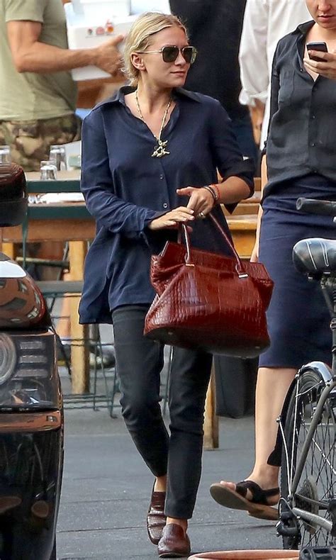 Olsens Anonymous Ashley Olsen Steps Out In A Sophisticated Casual Outfit