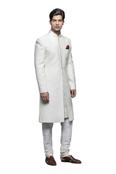 A muslim wedding is a beautiful and soulful event that marks and celebrates a couple's dedication to the faith. Pin on Traditional Clothing لباس عربي إسلامي
