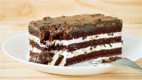 Pane facile al cioccolato e nocciole. Torta al cioccolato con ripieno gustoso - www.stile.it