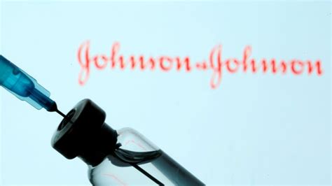 Le vaccin johnson & johnson est presque aussi efficace que les vaccins à arnm pour prévenir les cas graves, et c'est ce qui compte vraiment. Le vaccin à dose unique de Johnson & Johnson efficace à 66% contre le Covid | L'Echo
