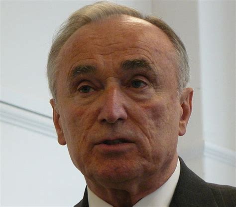 Nypd Commissioner Bratton Warns Cops Not To Turn Their Backs On Mayor