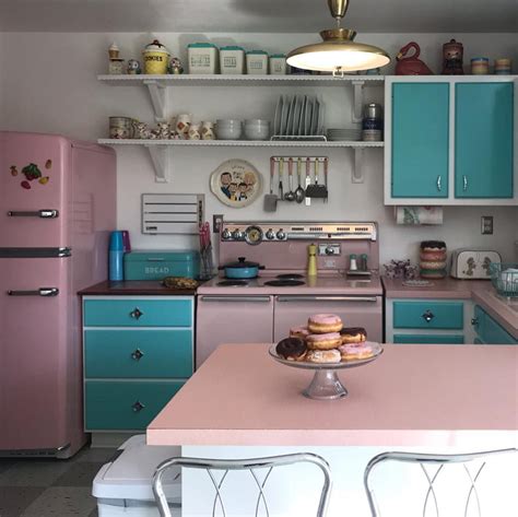 A 1950s kitchen gets a modern diy makeover. 1950s Kitchen Ideas