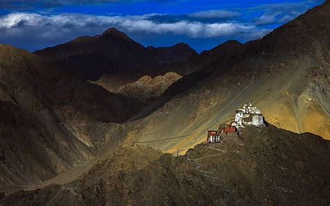 ธรรมชาติภูมิทัศน์ภูเขาเมฆบ้านเนินทิเบตจีนเทือกเขาหิมาลัยวัดธงพุทธศาสนา