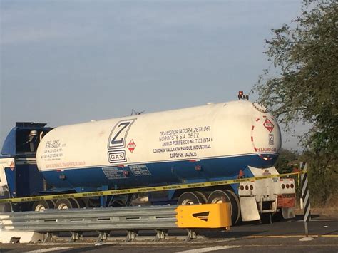 Choque de pipa de z gas deja saldo de una mujer muerta