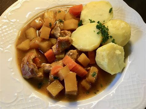 Steckrüben- Schweinegulasch von schmausimausi Chefkoch