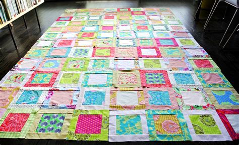 I've already ordered more pairs. How to Make a Simple Square in a Square Quilt Block - Suzy ...