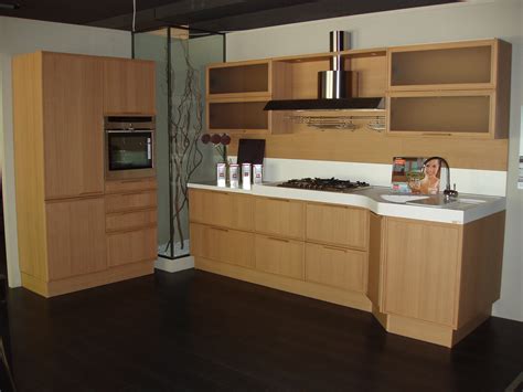 Il film è diviso in otto episodi interpretati da massimo boldi, francesco benigno, christian de sica, nino frassica, ezio. Cucina Snaidero Forma rovere light scontato del -60 % ...