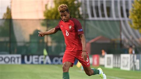 Alle info en nieuws over gedson carvalho fernandes. Gedson Fernandes (Portugal) - Under-19 - Photos - UEFA.com