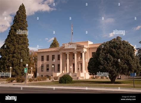 The County Courthouse In Independence California Stock Photo Alamy