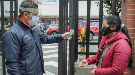 El pico y cédula es una de las medidas contra en coronavirus que en muy pocas ciudades del país sigue vigente. Continua pico y cédula en Bogotá. Febrero de 2021 ...