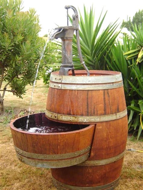 35 Bonnes Idées Pour Recycler Des Tonneaux De Vin Wine Barrel Water