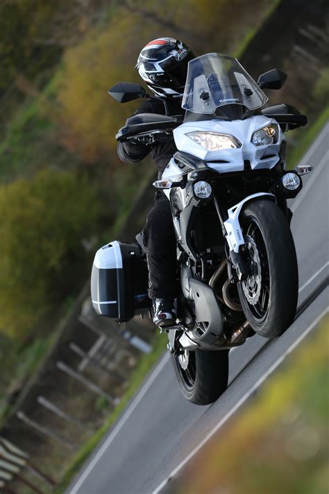 With its revamped features such as the long travelling suspension, sport 17 wheels, a. Motorfreaks - Test: Kawasaki Versys 650 - Een nieuw begin