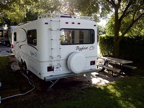 Travel Trailer Insurance Rv Parked At Campsite Rv Insurance