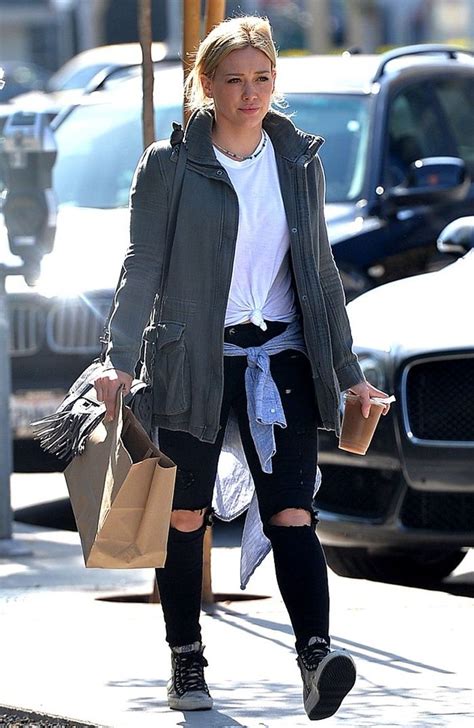 Hilary Duff In Ripped Black Jeans Denimology Fashion The Duff