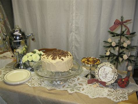 The holiday season is always an incredibly busy time of year. On Crooked Creek: Christmas Cakes.