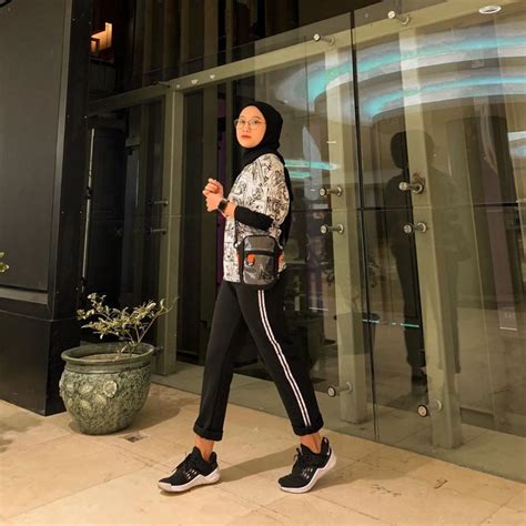 OOTD Hijabers Kekinian, Ini 10 Padu Padan Style Sporty ...