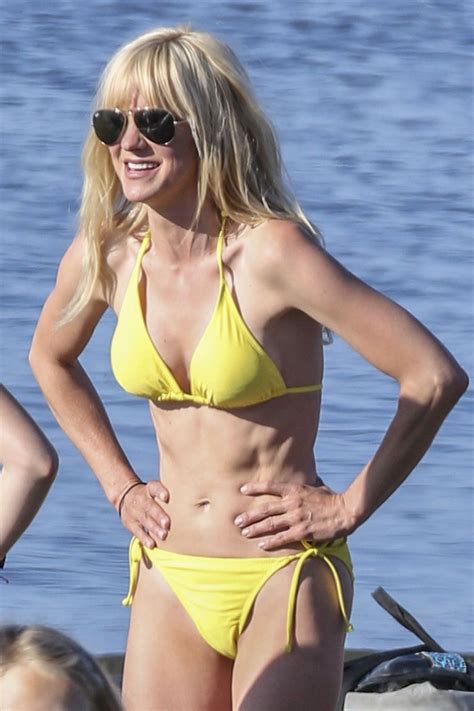 Anna Faris Shows Off Her Fit Figure In Tiny Yellow Bikini On Overboard