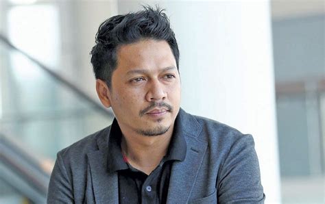 Pelakon lelaki ini bercinta dengan seorang pelakon wanita yang cantik dan hubungan mereka diketahui ramai, malah berlangsung bertahun lamanya. 5 Artis Malaysia Yang Berasal Dari Kelantan | Azhan.co