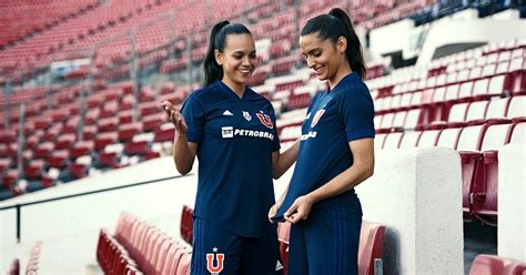 Sigue junto a nosotros todas las alternativas del campeonato nacional primera divisi�n, la primera b y todas las novedades de los clubes profesionales. Universidad de Chile 2020 Adidas Home Kit | 19/20 Kits ...