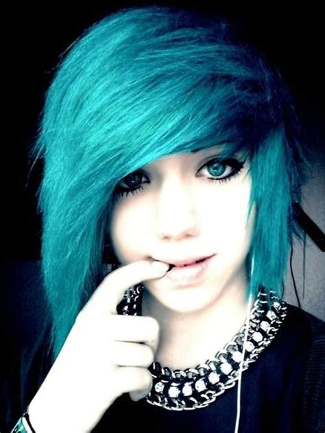 40 Cute Emo Hairstyles What Exactly Do They Mean The Floor Hair