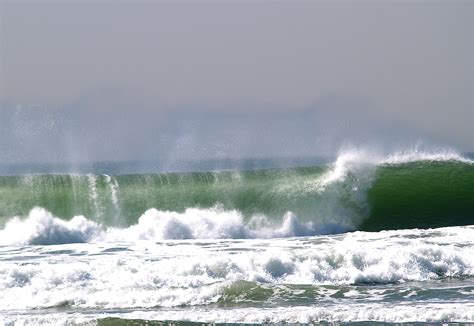 Beautiful Waves Huntington Beach Ca Photo By J Johnstad Beach Scene