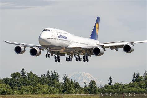 Boeing 747 8i Lufthansa Flyer