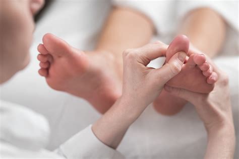 benefits of foot massage during pregnancy and safety tips what pregnancy