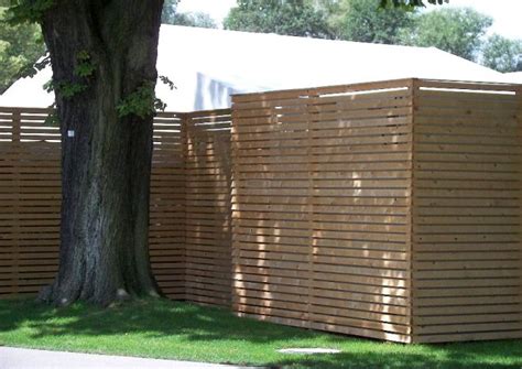 Holztrennwand trennwand trennwand garten holzwandverkleidung garten holzdesign raumteiler wandverkleidung raumteiler ideen. Terrassentrennwände: Material und Stil :-)