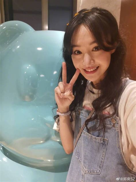 Aug 27, 2021 · 大陸女星鄭爽因逃漏稅於27日被處罰2.99億人民幣（約13億台幣）罰款，同日公開發表致歉信，「我非常的後悔和愧疚」。不過她充滿悔意的發言，被質疑「不是他寫的」。 29歲鄭爽自爽 霸氣爽拍6.3億豪宅露台曝光 - 自由娛樂