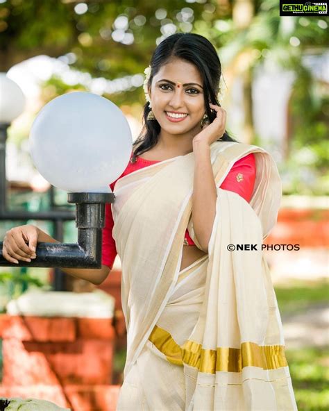Sreevidya Nair Instagram Happy Onam 🌹🌷🌸🌺🍁🍂🥀🌻🌼 Pic Courtesy Nek