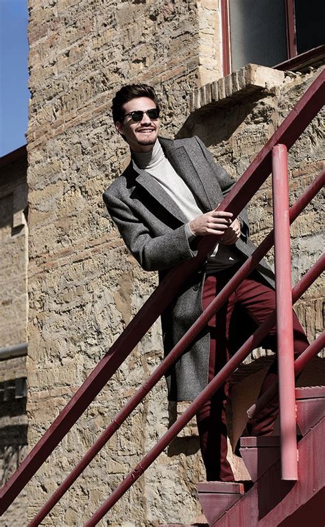 Jugador de la selección uruguaya de fútbol y del sporting clube de portugal. SOPHISTICATED - Fashionably Male